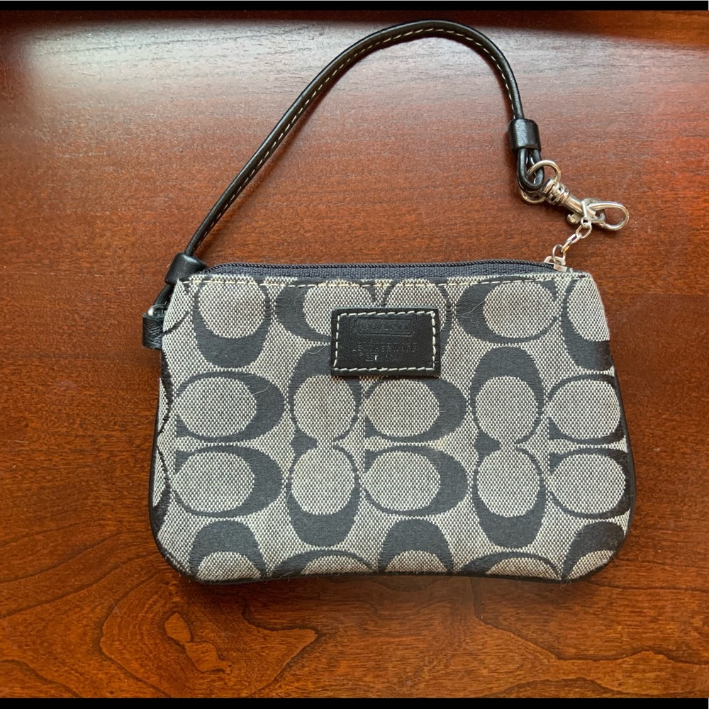Coach coin purse 🖤🤍